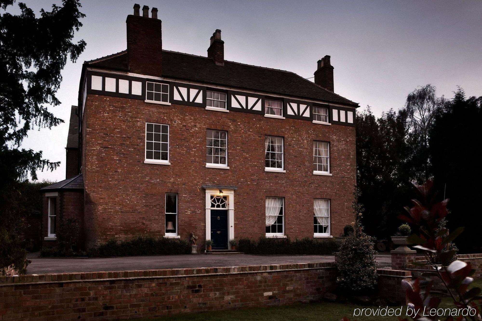 Lichfield Aparthotel Екстериор снимка